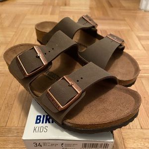Girls Arizona Birkenstock’s (Mocha) - New in Box!
